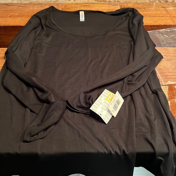 LuLaRoe Tops - LLR NWT Lynne black long sleeve T shirt